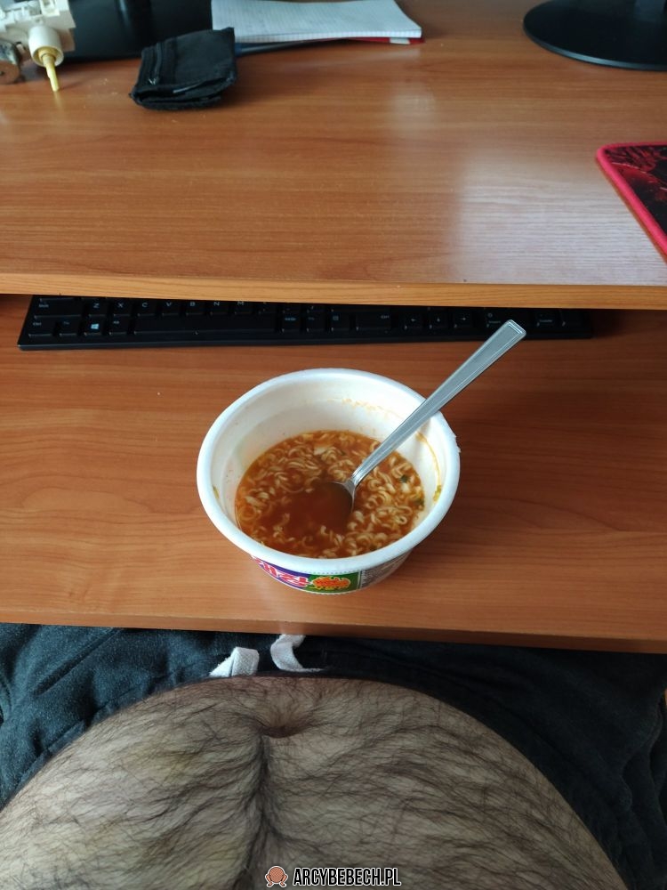 Dodajcie do zumpki chimskiej łyżke keczupu i smakuje jak restauracyjna. Nie potrzebujecie kobity ani matki, sami o siebie zadbajcie